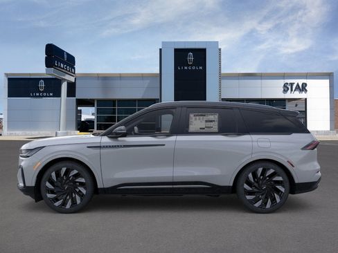 New 2026 Lincoln Nautilus Reserve w/ Jet Appearance Package AWD/4WD image 3