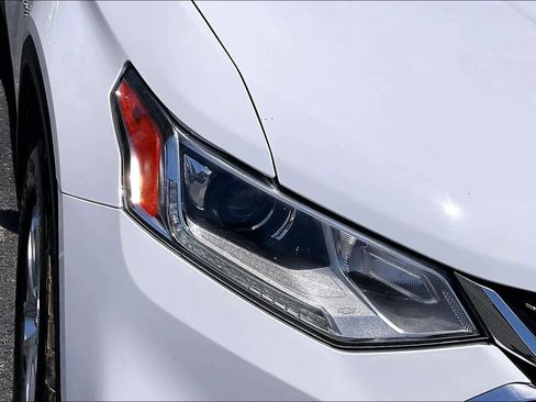 Used 2020 Chevrolet Traverse LT image 28