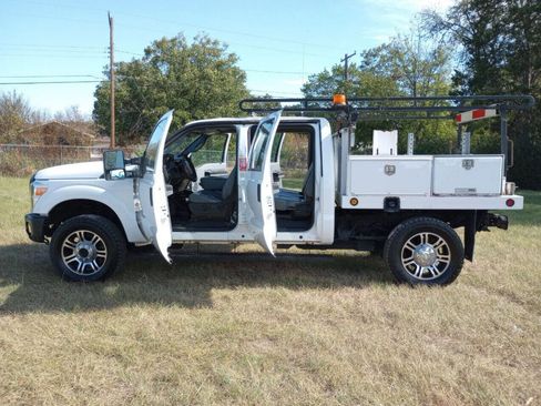 Used 2011 Ford F350 XL w/ Camper Pkg image 11