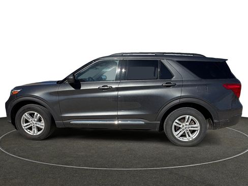 Used 2020 Ford Explorer XLT w/ Comfort Package image 2