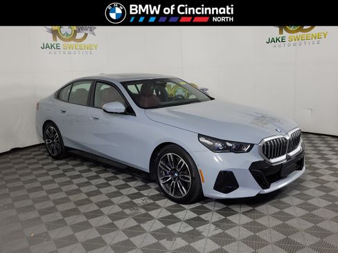 Certified 2026 BMW 540i xDrive w/ M Sport Package AWD/4WD image 1
