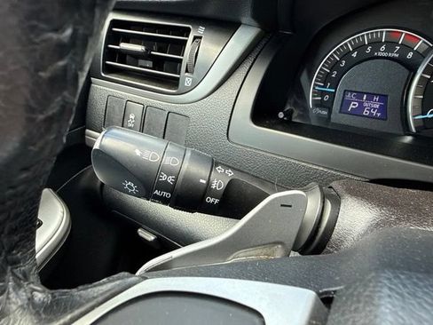 Used 2014 Toyota Camry SE FWD image 18