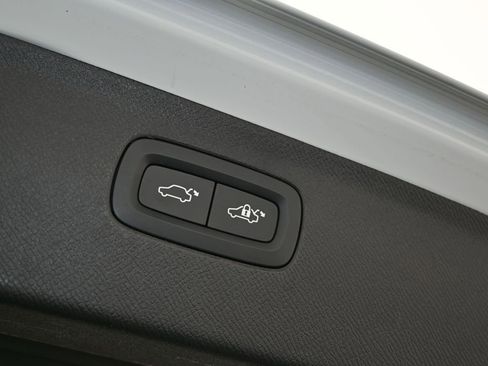 Used 2020 Volvo XC90 T5 Momentum w/ Protection Package Premier image 39