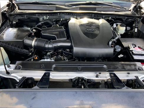 Used 2019 Toyota Tacoma SR5 RWD image 30