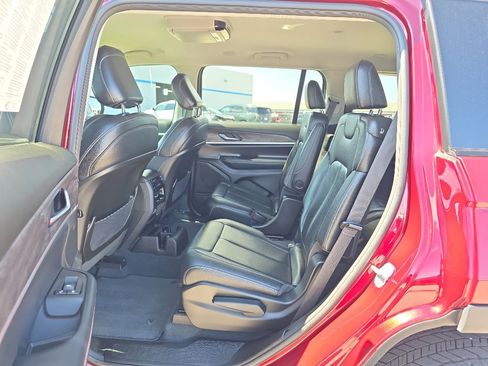 Used 2023 Jeep Grand Cherokee L Limited w/ Black Appearance Package image 21