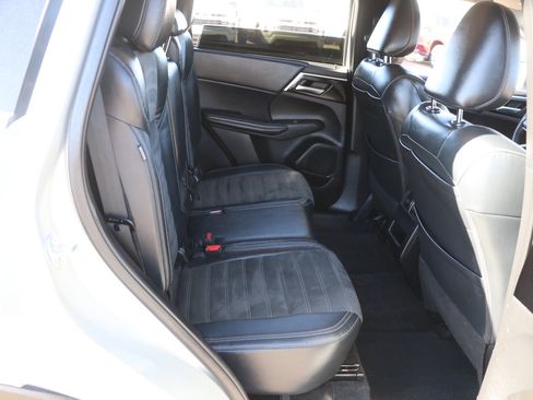Used 2023 Mitsubishi Outlander SE FWD image 30