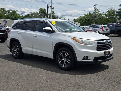 Used 2016 Toyota Highlander XLE AWD/4WD image 4
