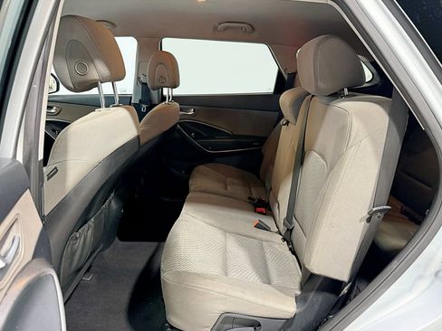 Used 2017 Hyundai Santa Fe SE image 31