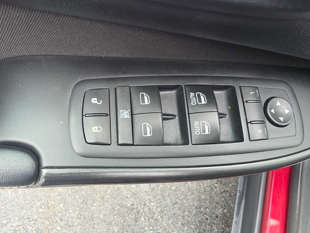 Used 2015 Jeep Cherokee Latitude w/ Cold Weather Group AWD/4WD image 17