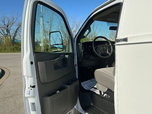 Used 2025 Chevrolet Express 3500 w/ Power Convenience Package image 16
