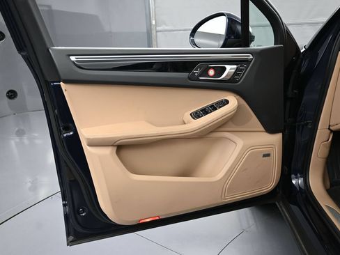 Certified 2021 Porsche Macan S AWD/4WD image 15