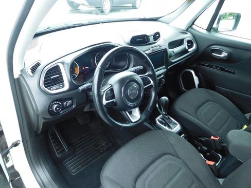Used 2018 Jeep Renegade Latitude FWD image 13