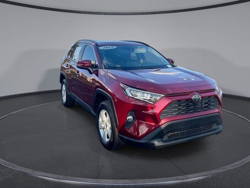 Used 2019 Toyota RAV4 XLE FWD image 12