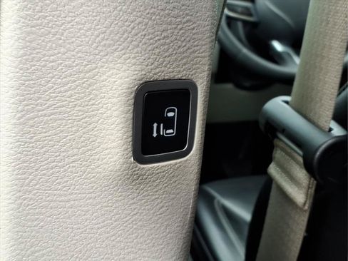 Used 2023 Chrysler Pacifica Touring-L FWD image 20