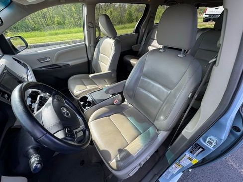 Used 2015 Toyota Sienna XLE image 11