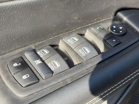 Used 2025 Chrysler Pacifica Select FWD image 21
