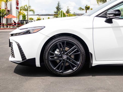 Certified 2026 Toyota Camry Hybrid w/ Convenience Package FWD image 5