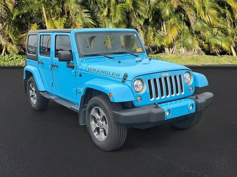 Used 2017 Jeep Wrangler Unlimited Sahara w/ Connectivity Group AWD/4WD image 2