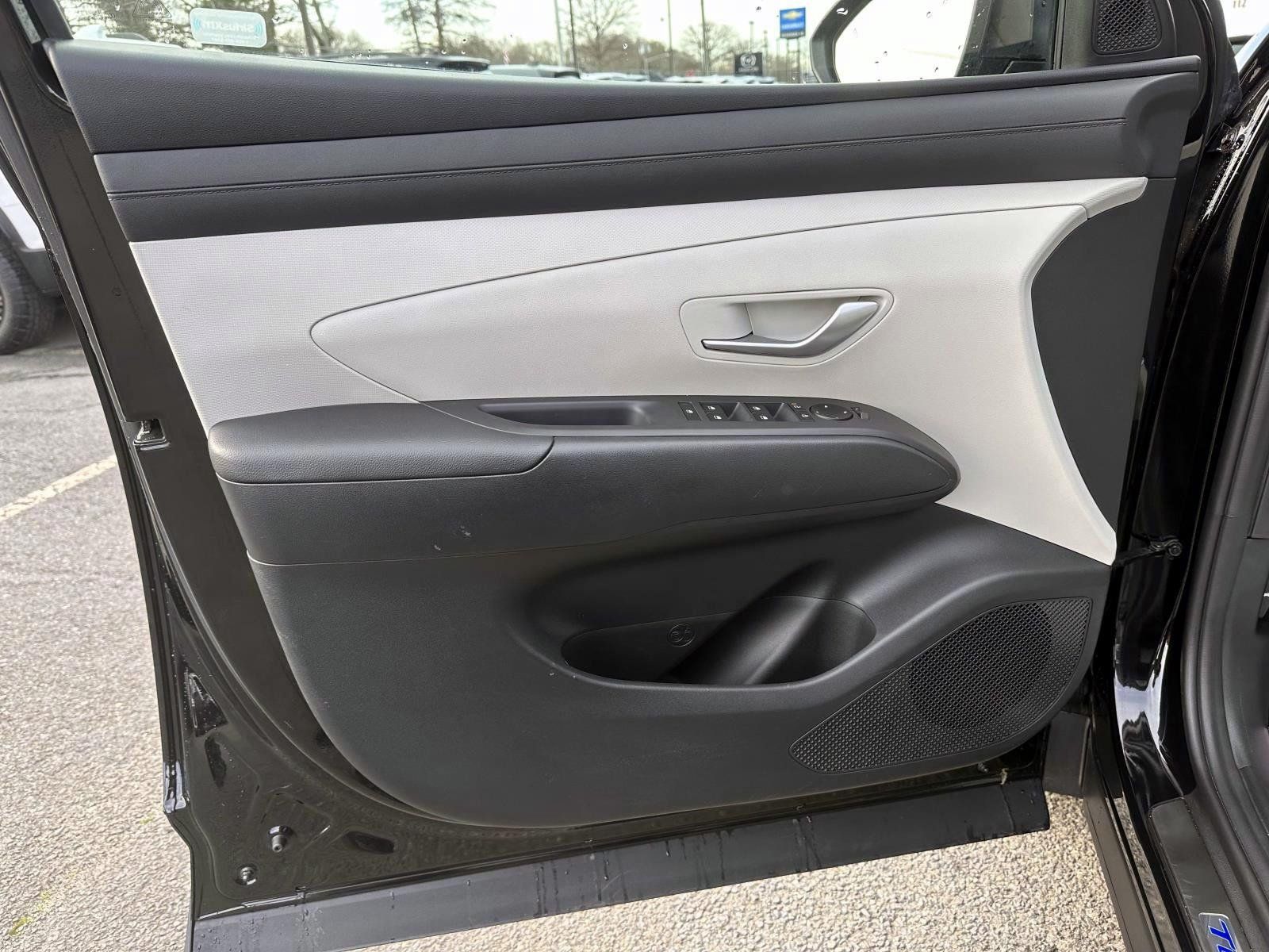 Used 2025 Hyundai Tucson SE AWD/4WD image 8