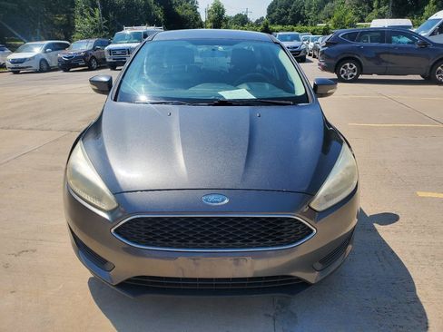 Used 2016 Ford Focus SE FWD image 2