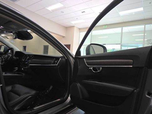 Used 2020 Volvo V90 T6 Cross Country AWD/4WD image 29