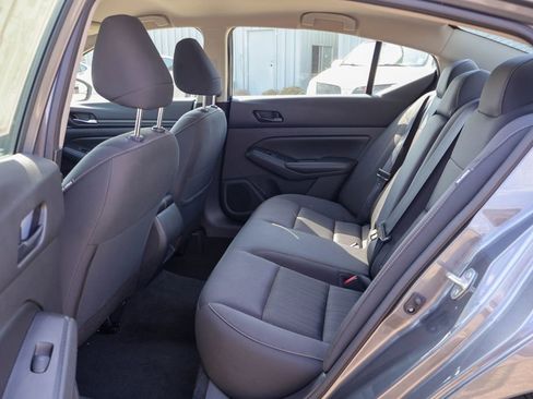 Used 2024 Nissan Altima 2.5 SV image 9