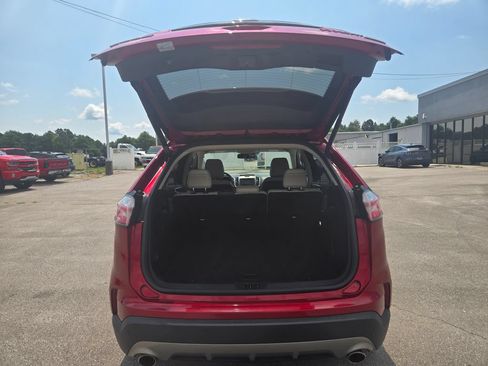 Used 2020 Ford Edge Titanium FWD image 5