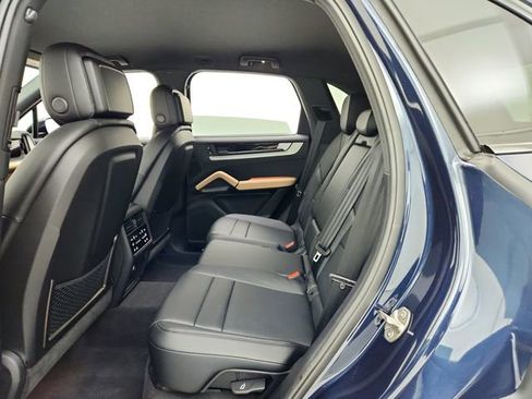 Used 2024 Porsche Cayenne image 25