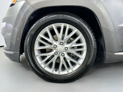 Used 2018 Jeep Grand Cherokee Summit image 32