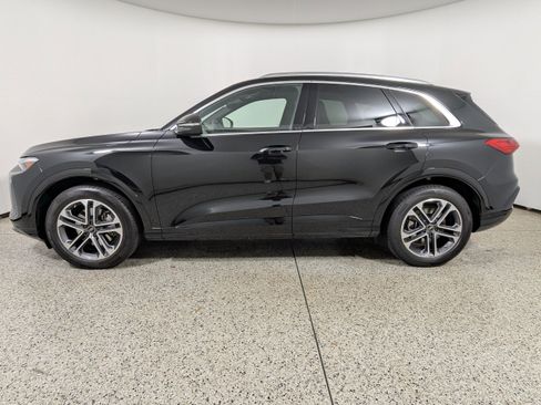 Certified 2025 Audi Q5 Prestige image 4