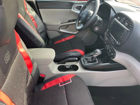 Used 2023 Kia Soul LX w/ LX Technology Package image 12