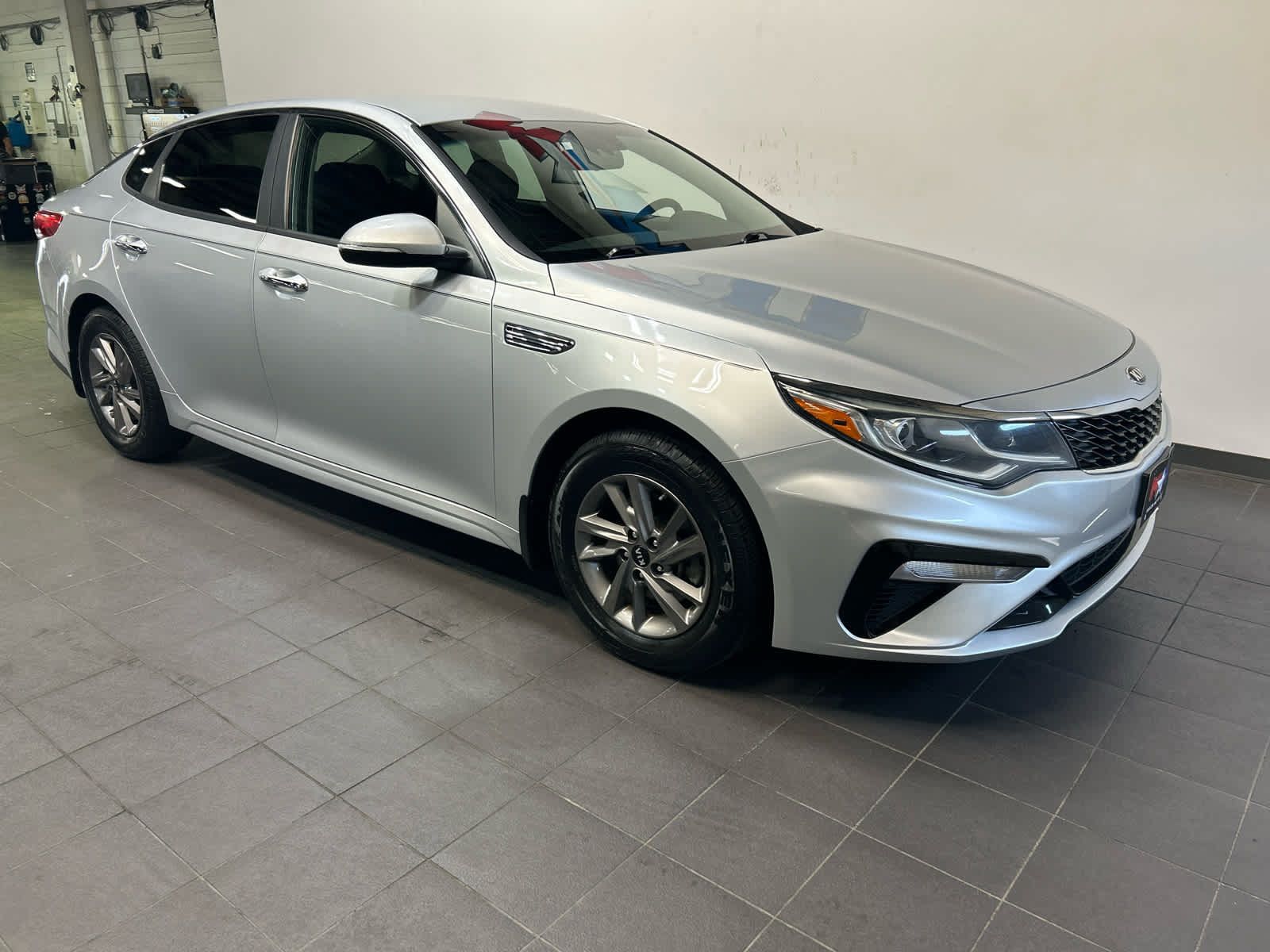 Used 2020 Kia Optima LX FWD image 2