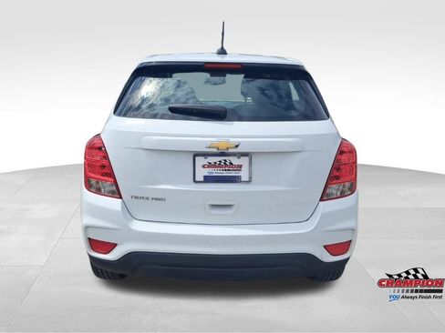 Used 2018 Chevrolet Trax LS AWD/4WD image 26