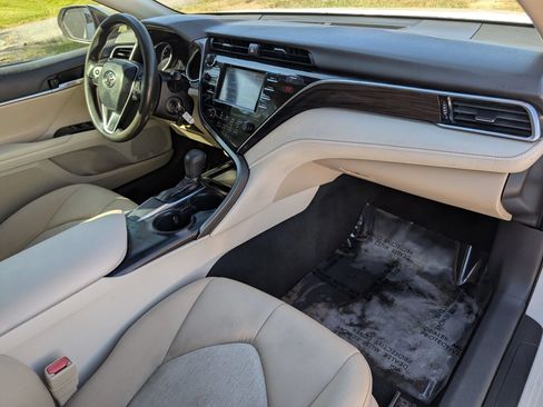 Used 2018 Toyota Camry LE FWD image 37