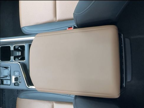 Used 2025 Lexus GX 550 w/ Accessory Package (2T) image 40