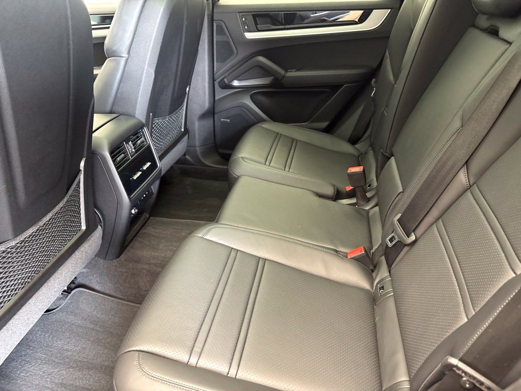 Certified 2024 Porsche Cayenne Coupe AWD/4WD image 20