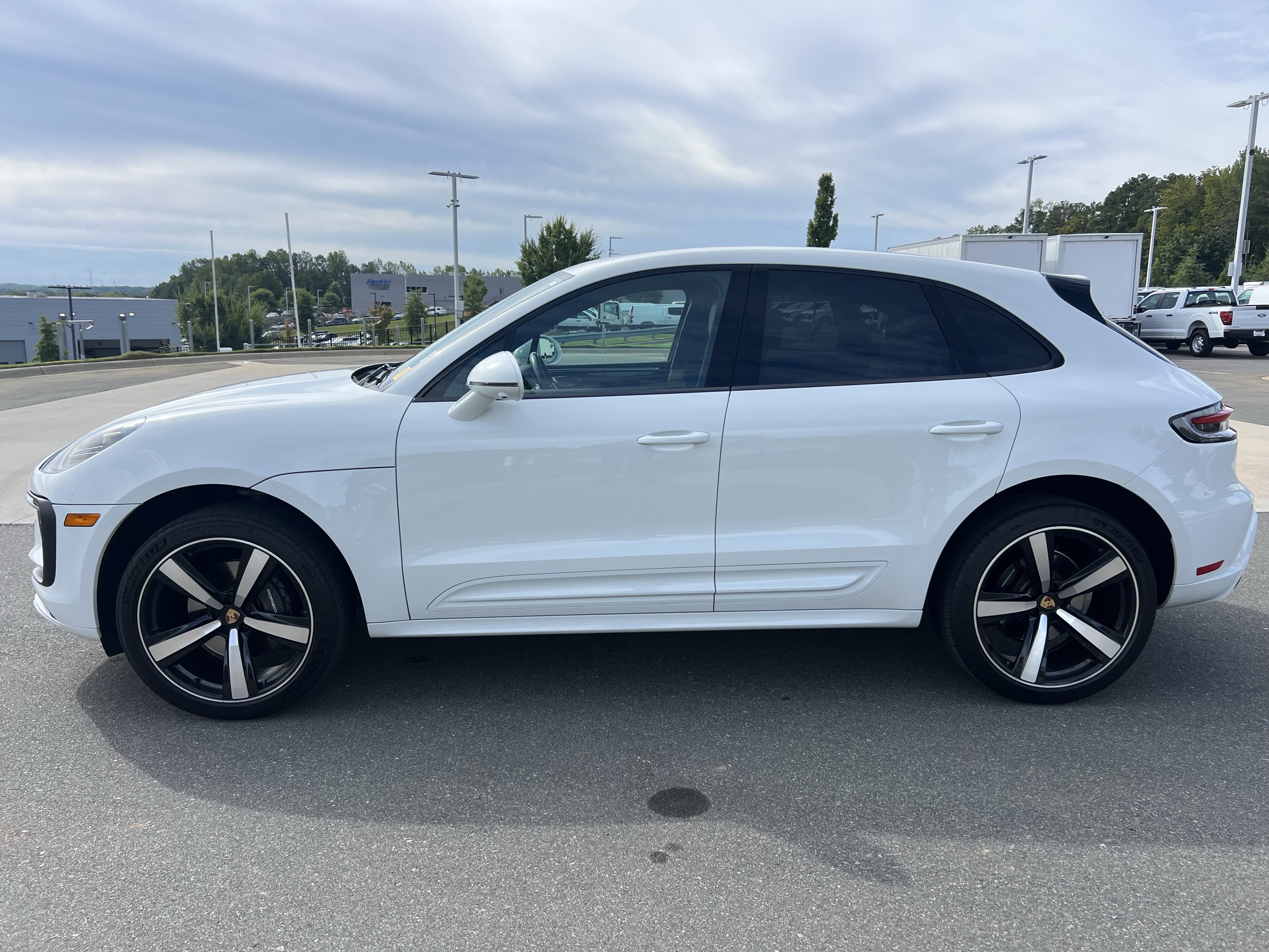 Used 2023 Porsche Macan AWD/4WD image 6
