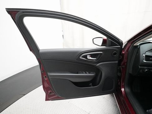 Used 2016 Chrysler 200 Limited image 27