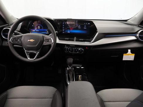 New 2026 Chevrolet Trax LT w/ LT Convenience Package FWD image 7