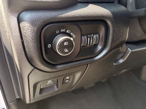 Used 2022 RAM 1500 Laramie AWD/4WD image 13