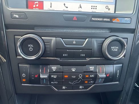 Used 2018 Ford Explorer XLT w/ Equipment Group 202A AWD/4WD image 19
