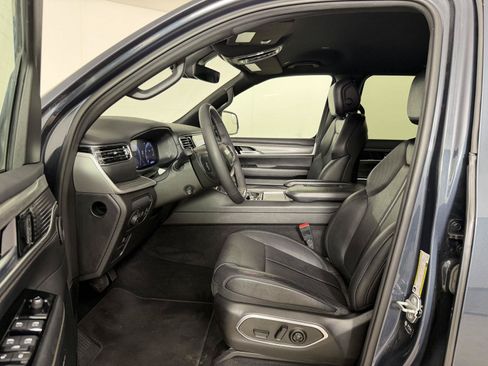 Used 2024 Jeep Wagoneer Series II AWD/4WD image 2