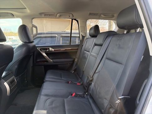 Used 2017 Lexus GX 460 image 12