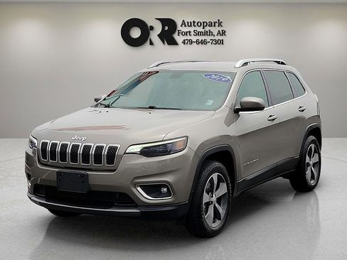 Used 2019 Jeep Cherokee Limited w/ Trailer Tow Group AWD/4WD image 2