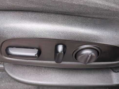 Used 2021 Chevrolet Traverse LT FWD image 17
