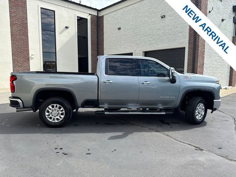Used 2025 Chevrolet Silverado 2500 LTZ w/ LTZ Convenience Package AWD/4WD image 8