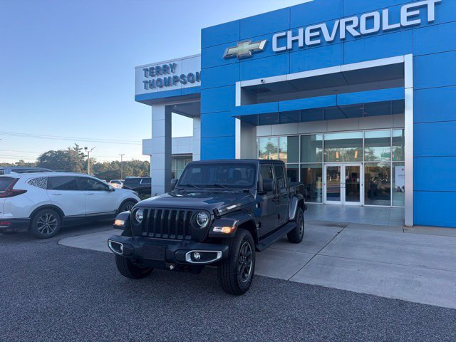 Used 2022 Jeep Gladiator Overland w/ Popular Equipment Package AWD/4WD image 1