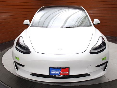 Used 2023 Tesla Model 3 Standard Range image 2