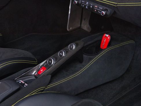 Used 2021 Ferrari F8 Tributo RWD image 35
