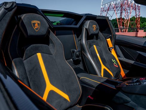 Used 2021 Lamborghini Aventador SVJ AWD/4WD image 29